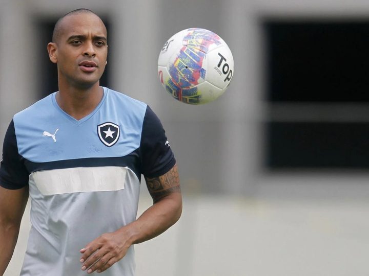 Ex-jogador do Botafogo morre durante ventania no RJ
