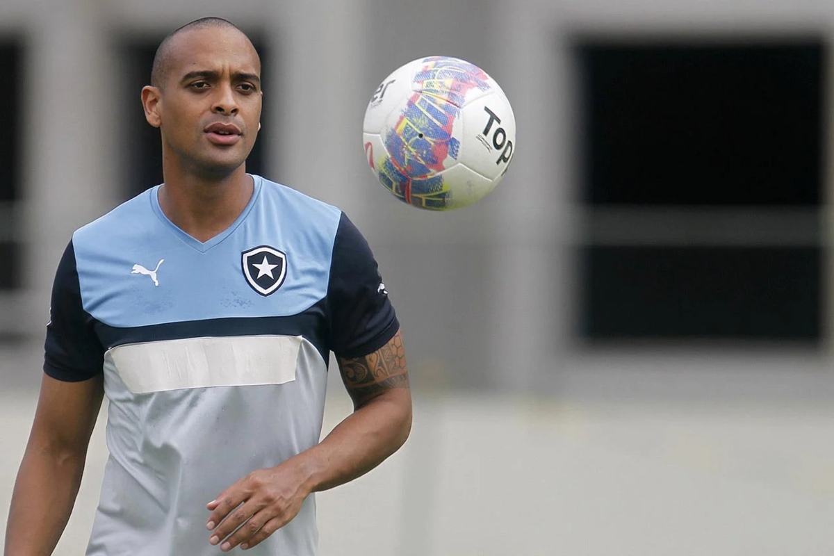 Ex-jogador do Botafogo morre durante ventania no RJ