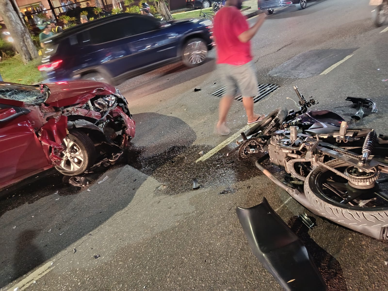 Suspeito de roubar motorista de app morre em acidente na Av. Mário Ypiranga
