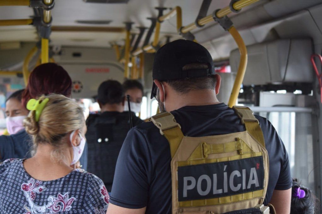 Trio é preso por série de assaltos a ônibus e rotas industriais em Manaus