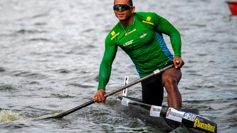 Isaquias Queiroz conquista medalha de ouro no Mundial de Canoagem