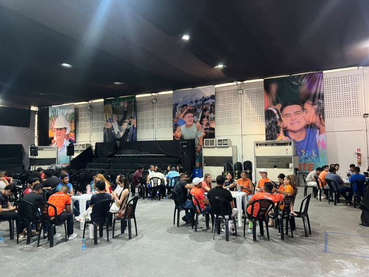 Jovens participam da construção do plano de governo de David Almeida
