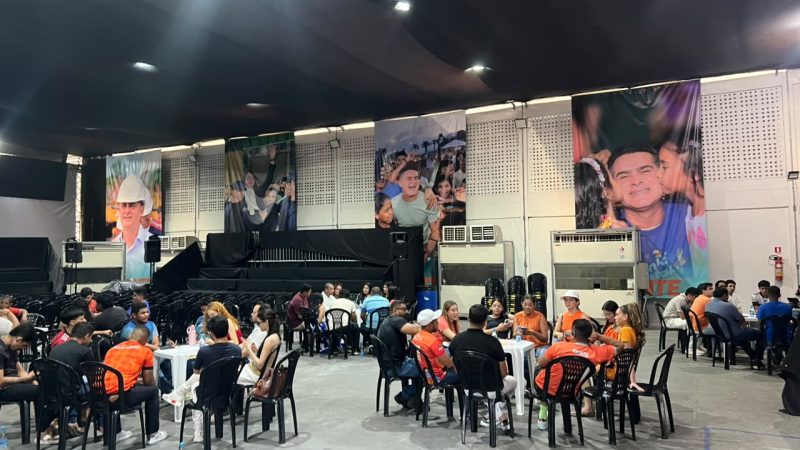 Jovens participam da construção do plano de governo de David Almeida