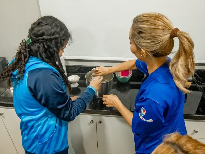 No Juventude TEA, oficinas culinárias ajudam adolescentes a superar a seletividade alimentar