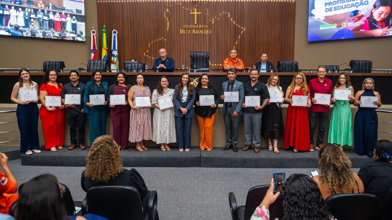 Débora Menezes promove sessão especial na Aleam em homenagem ao Dia do Profissional de Educação