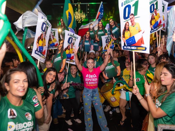 Débora Menezes abre campanha com ‘adesivaço’ à meia-noite no estacionamento da Universidade Nilton Lins