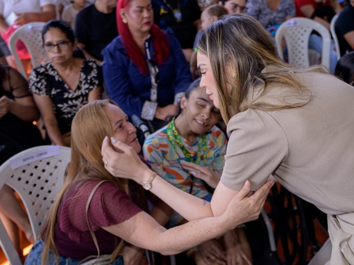 Primeira-dama Thaisa Cidade acompanha edição do Governo Presente na zona Norte de Manaus