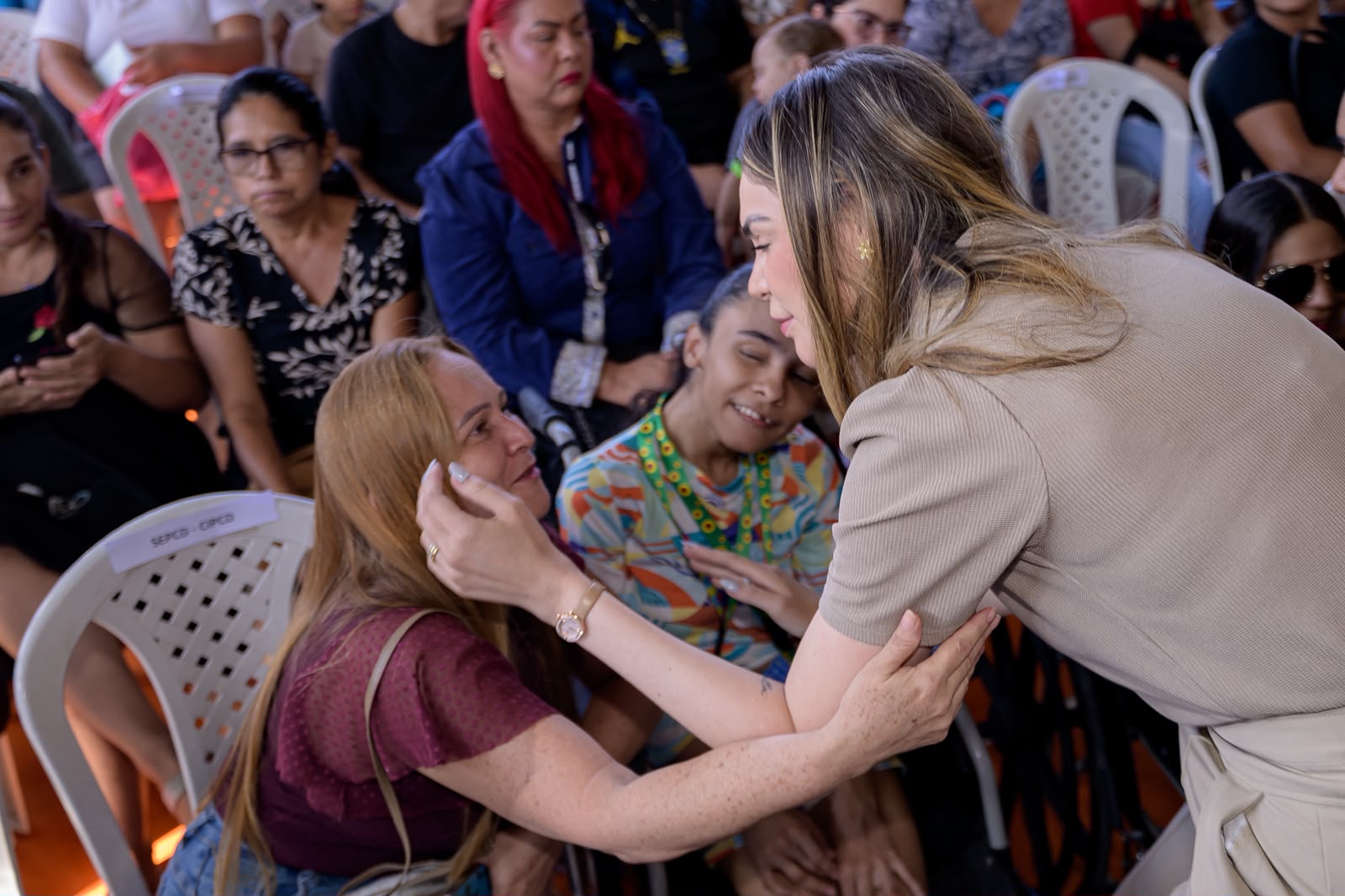 Primeira-dama Thaisa Cidade acompanha edição do Governo Presente na zona Norte de Manaus