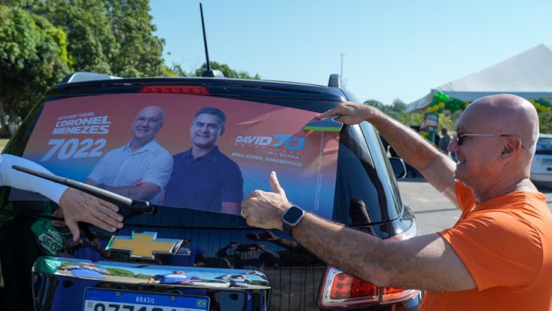 Adesivaço reúne apoiadores e marca início da campanha de Coronel Menezes a deputado federal