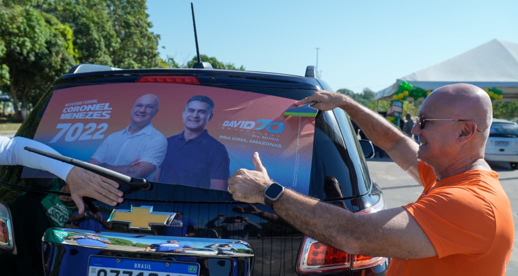 Adesivaço reúne apoiadores e marca início da campanha de Coronel Menezes a deputado federal