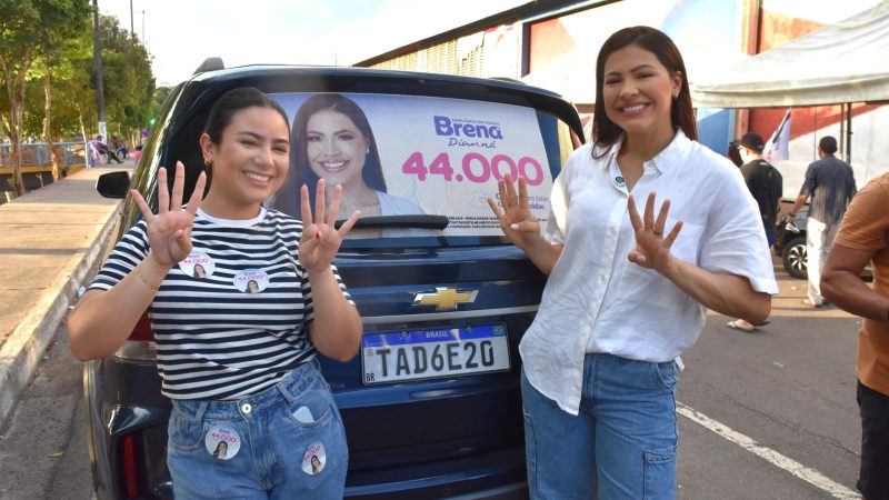 Brena Dianná abre campanha eleitoral com adesivaço de centenas de carros na Avenida do Samba