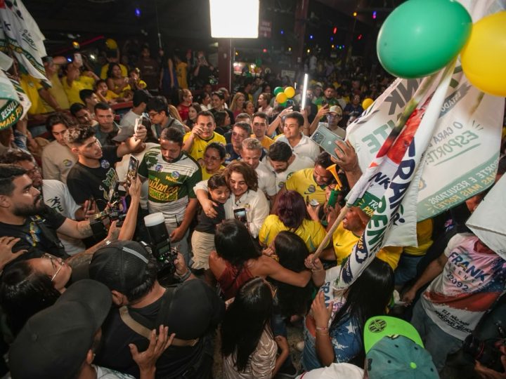 Onda de esperança: zona Norte acolhe Professora Maria em noite de festa e clamor por mudança