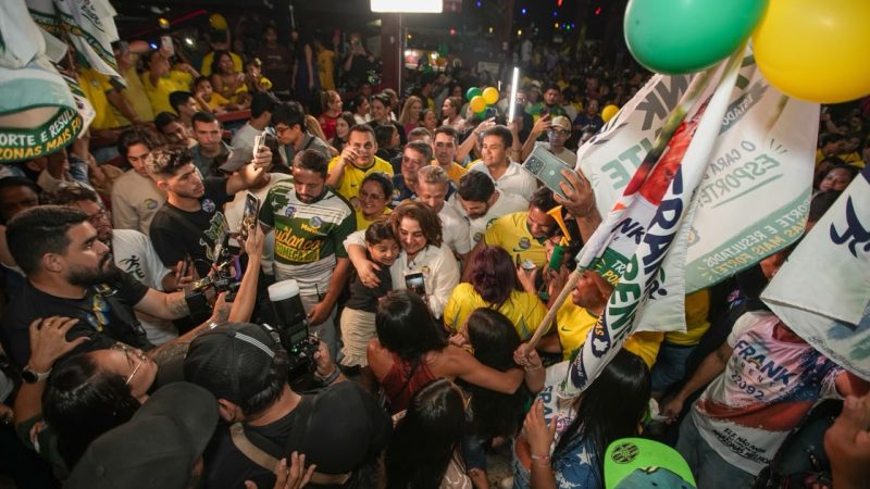 Onda de esperança: zona Norte acolhe Professora Maria em noite de festa e clamor por mudança