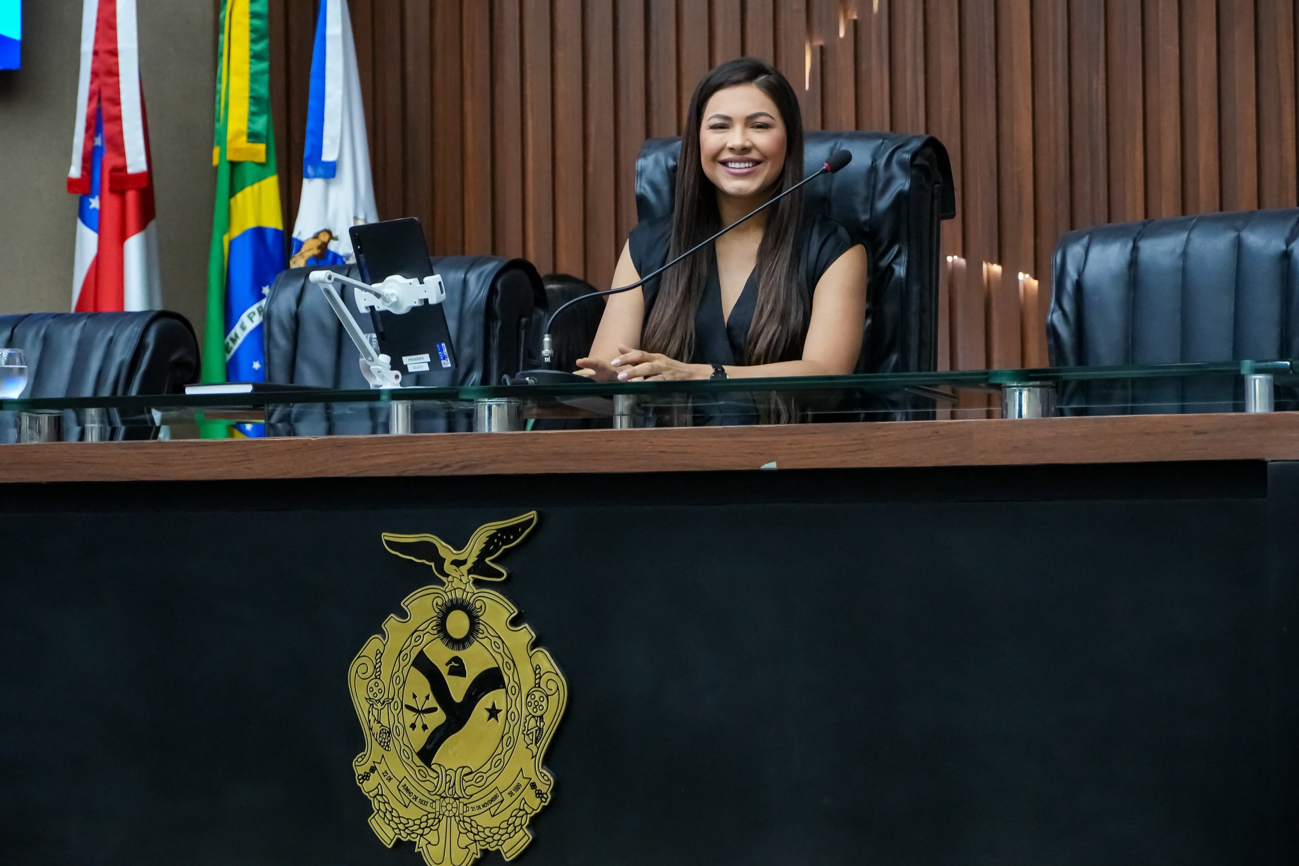 Deputada Brena Dianná propõe medidas contra temperaturas elevadas e criação do Bolsa Cursinho Amazonas