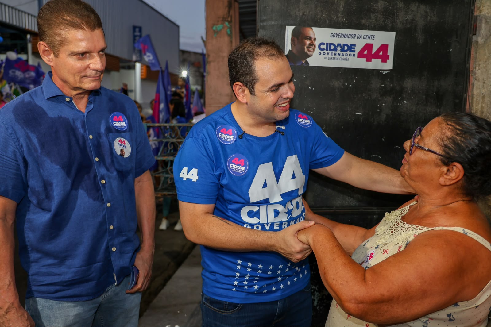 Roberto Cidade leva campanha às ruas do São José ao lado de Marcos Rotta
