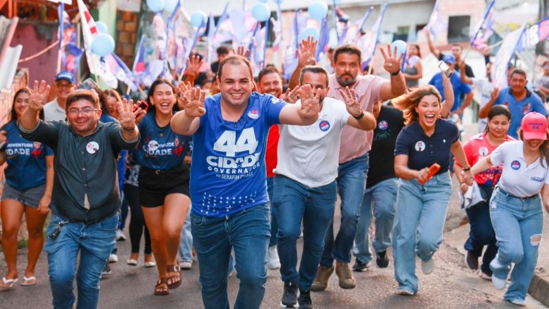 Roberto Cidade destaca propostas para a educação durante caminhada no Santo Agostinho