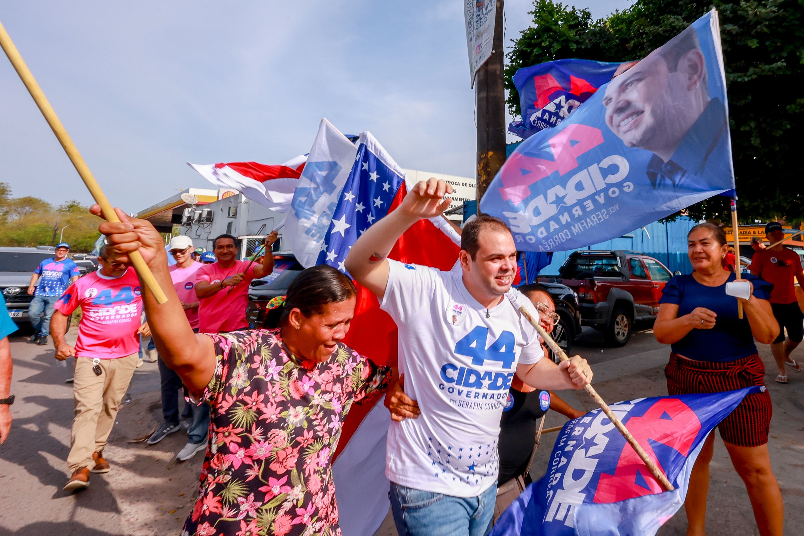 Roberto Cidade dialoga com comerciantes e reforça propostas durante corpo a corpo na zona Leste