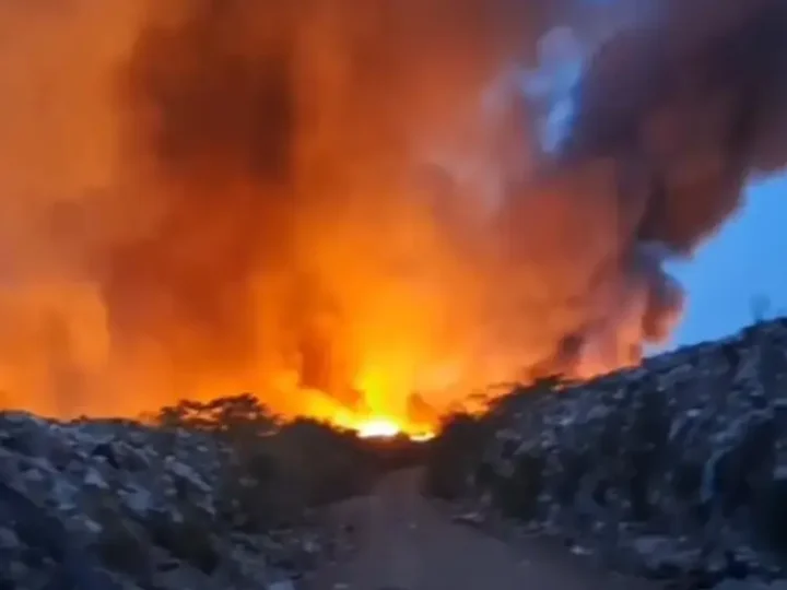 Incêndio no lixão de Iranduba suspende aulas após fumaça atingir escolas