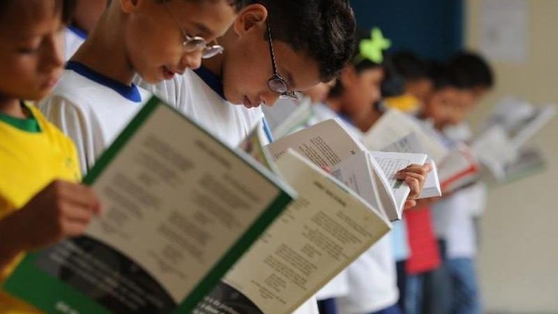 Professores têm até 8 de setembro para definir livros didáticos