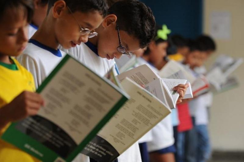 Professores têm até 8 de setembro para definir livros didáticos
