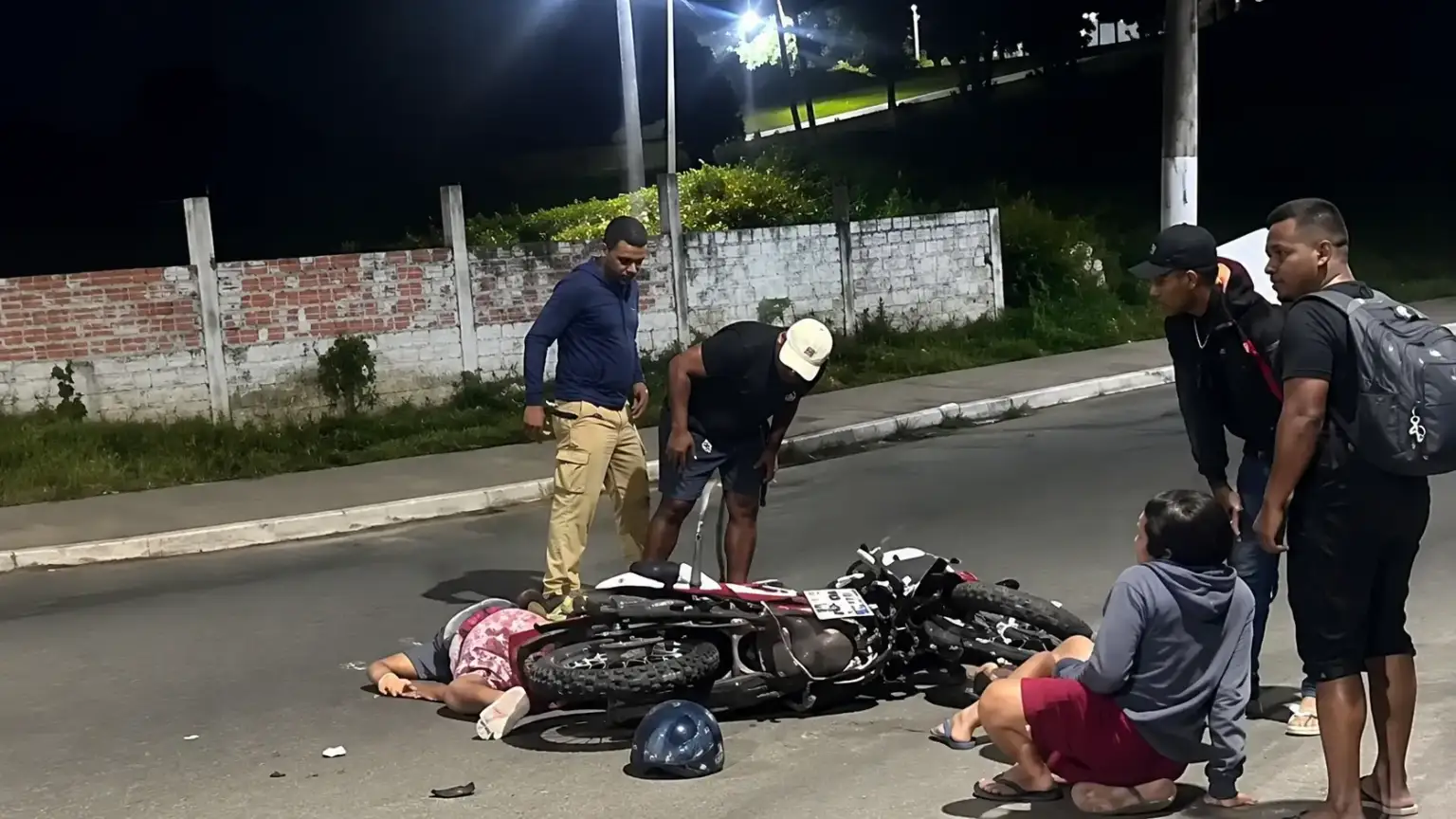 Motociclista fica ferido após acidente na Avenida do Turismo, em Manaus
