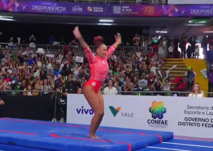 Rebeca Andrade obtém maior nota para o salto na ginástica olímpica