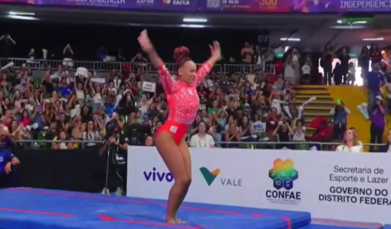 Rebeca Andrade obtém maior nota para o salto na ginástica olímpica