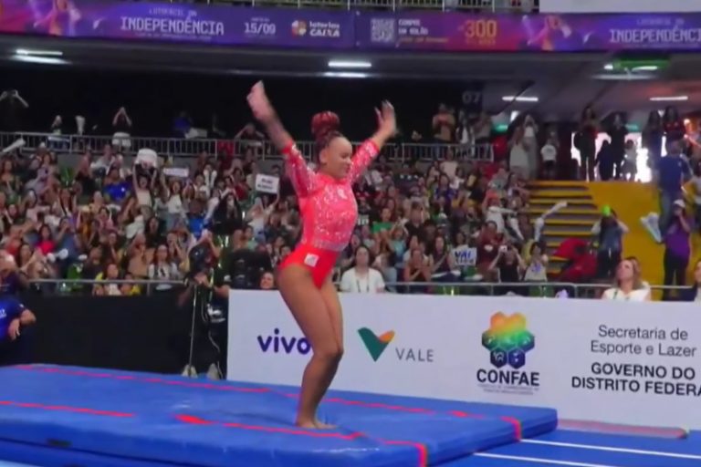 Rebeca Andrade obtém maior nota para o salto na ginástica olímpica