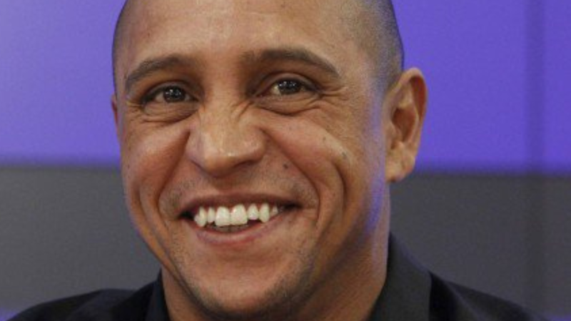Roberto Carlos manda a real sobre ter se convertido ao islamismo: “Pessoal”