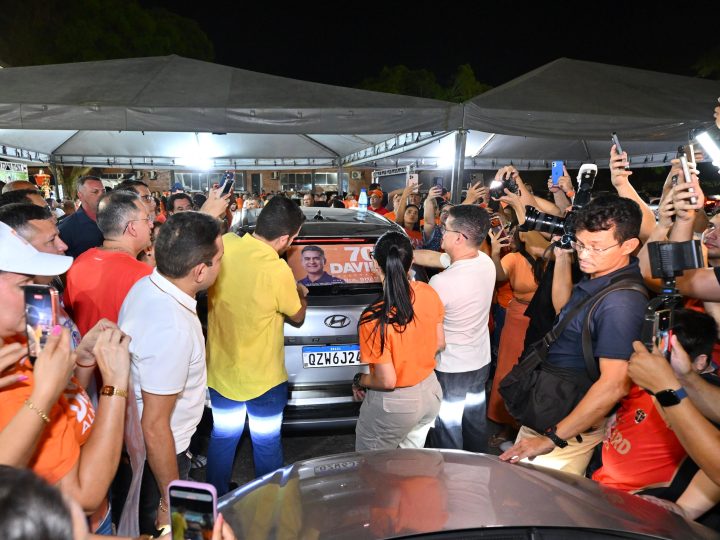 *David Almeida inicia campanha ao Governo do Amazonas com mega adesivaço em Manaus e no interior*