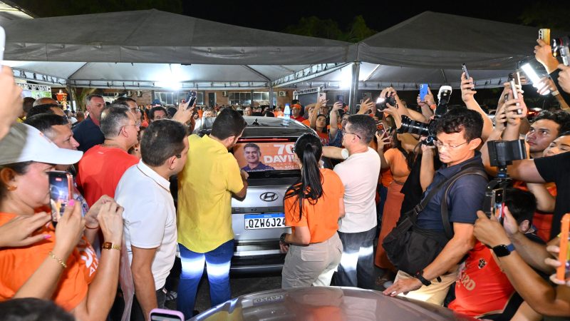 *David Almeida inicia campanha ao Governo do Amazonas com mega adesivaço em Manaus e no interior*
