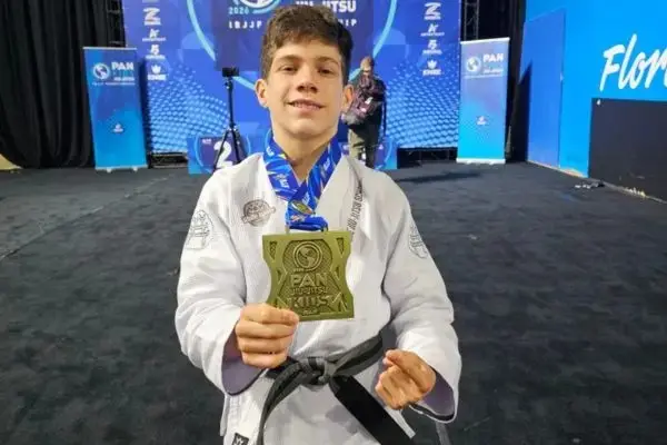 Amazonense Gabriel Mesquita conquista ouro no Brasileiro e bronze no Pan Kids de jiu-jítsu