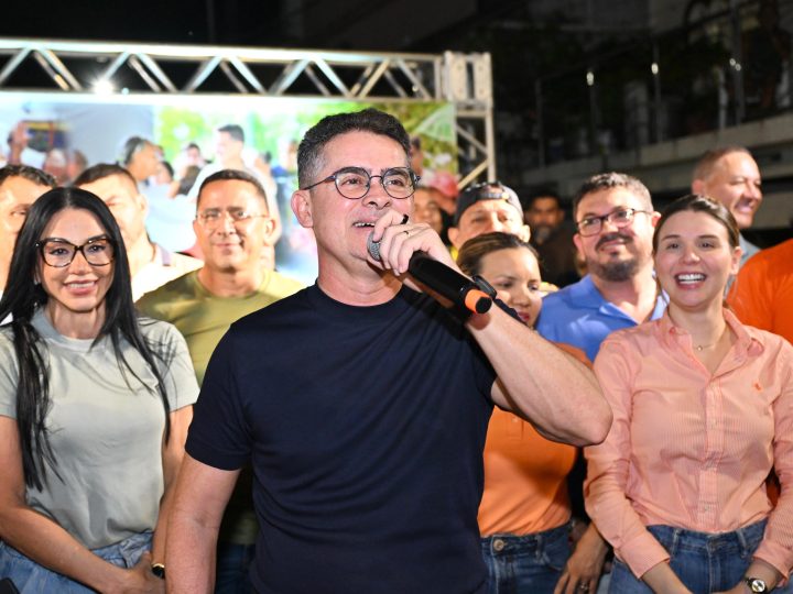 David Almeida reúne 3 mil pessoas na Compensa e destaca entregas realizadas na zona Oeste de Manaus