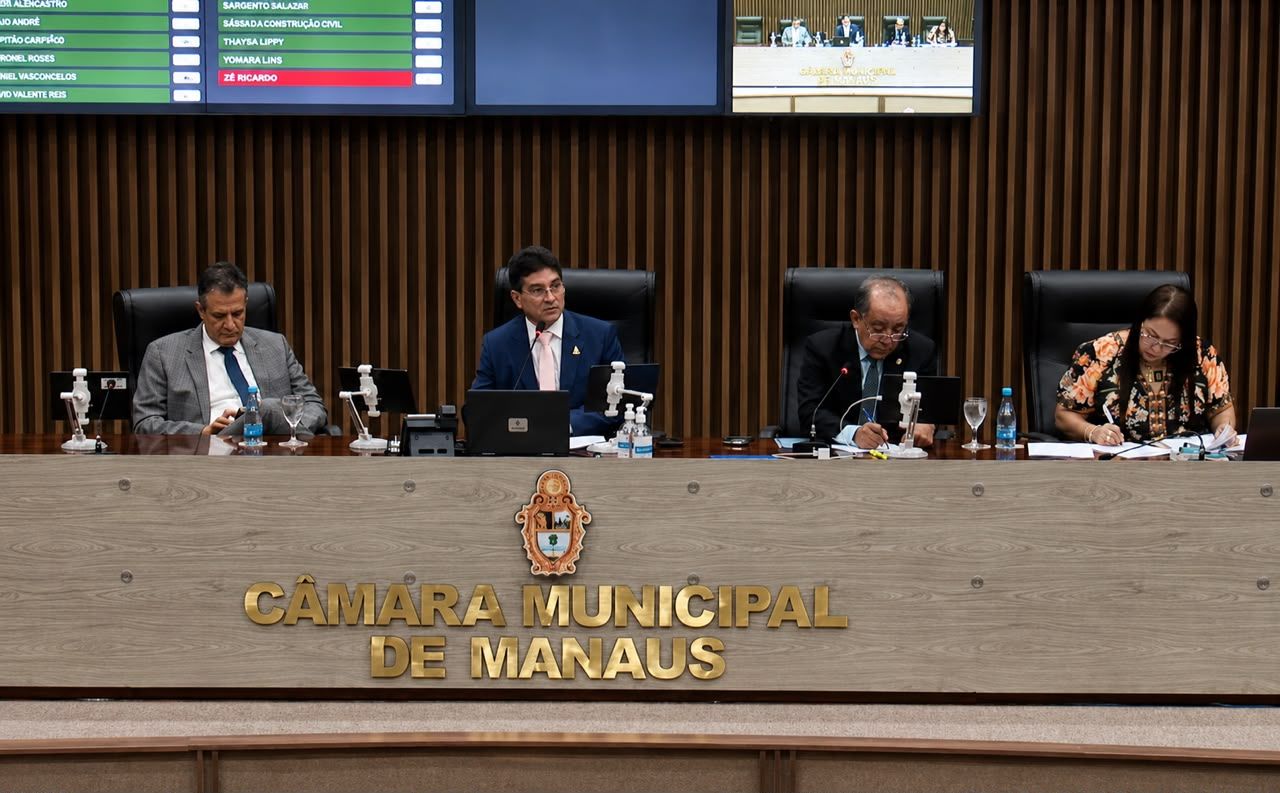 Uma semana após fim do recesso parlamentar, presidente da CMM ainda não compareceu ao plenário