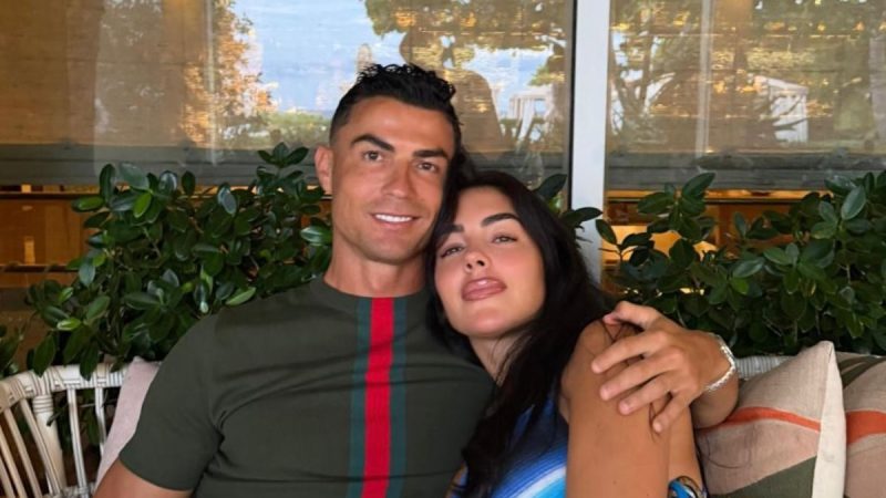 Cristiano Ronaldo se casa com Georgina Rodríguez e exibe alianças