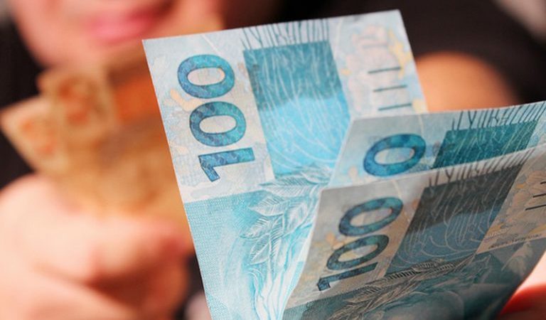 Salário mínimo é base para pensão alimentícia em caso de desemprego