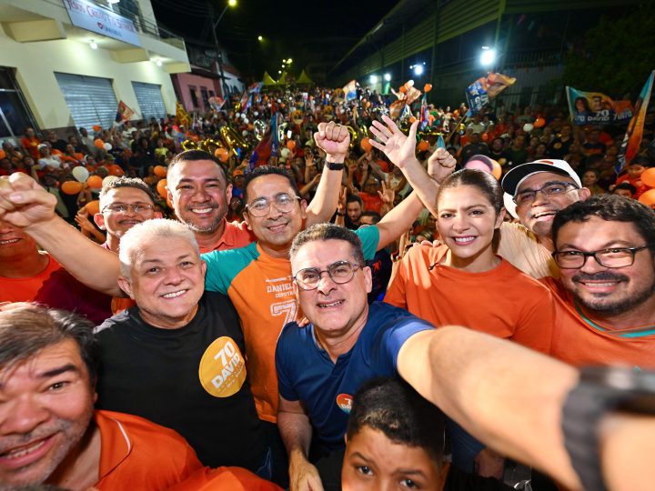 David destaca obras no Morro da Liberdade durante lançamento da candidatura de Daniel Almeida
