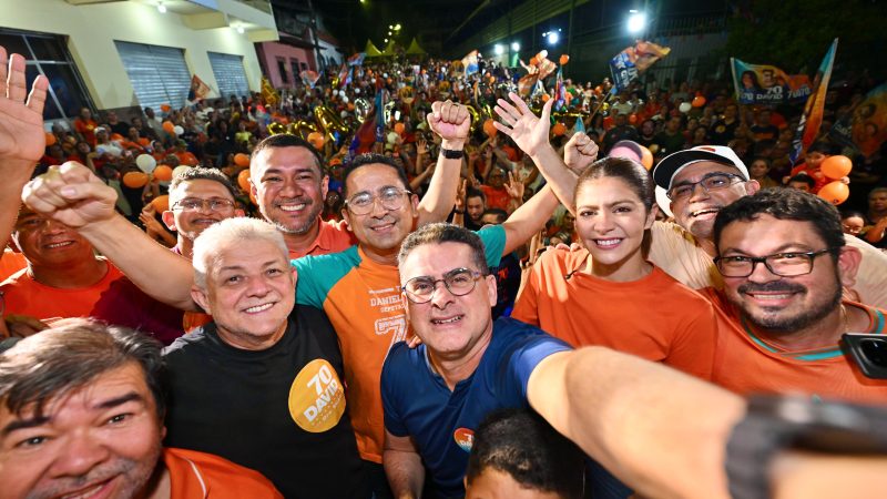 David destaca obras no Morro da Liberdade durante lançamento da candidatura de Daniel Almeida