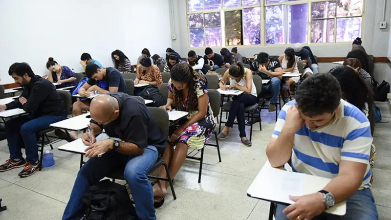 Provas do Encceja são realizadas neste domingo em todo o país