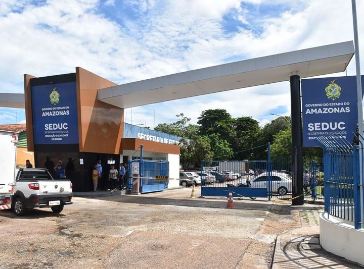 Governo do AM anuncia concurso na Educação com 7,8 mil vagas