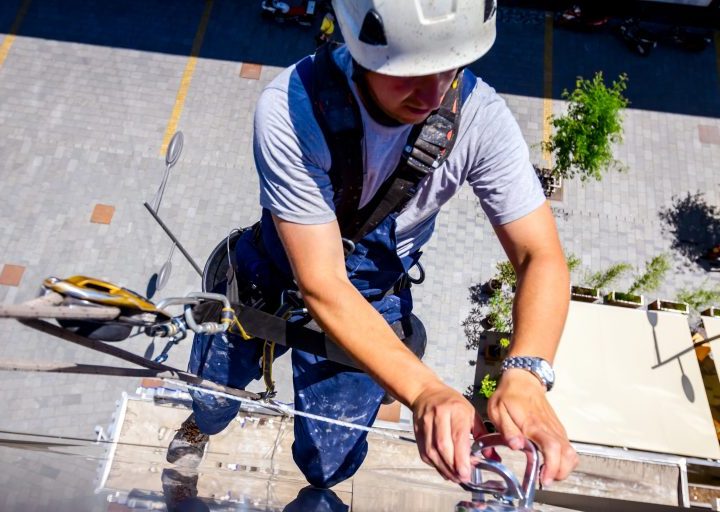 Projeto exige ponto de apoio para manutenção de ar-condicionado em prédios