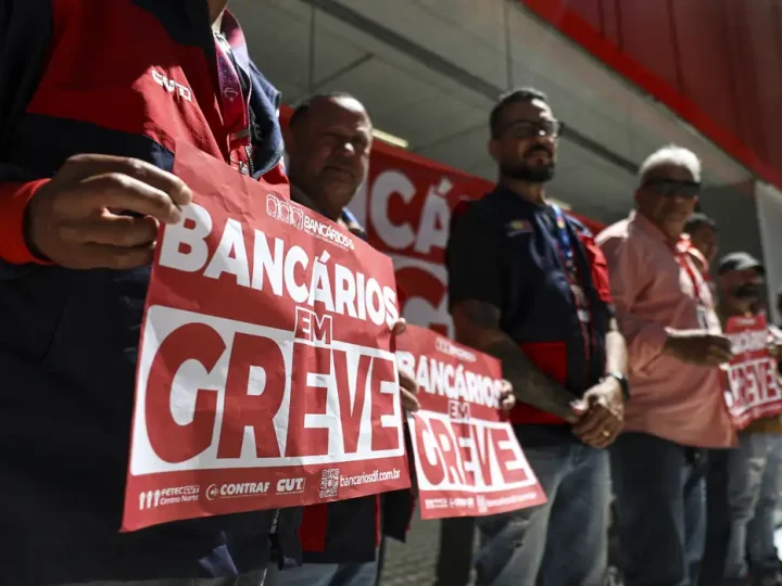 Bancários fazem paralisação nacional de 24 horas nesta quinta-feira