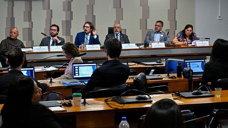 Cotas em residência médica dividem opiniões em debate na CDH