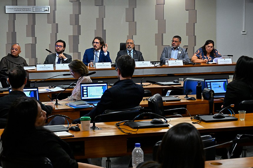 Cotas em residência médica dividem opiniões em debate na CDH