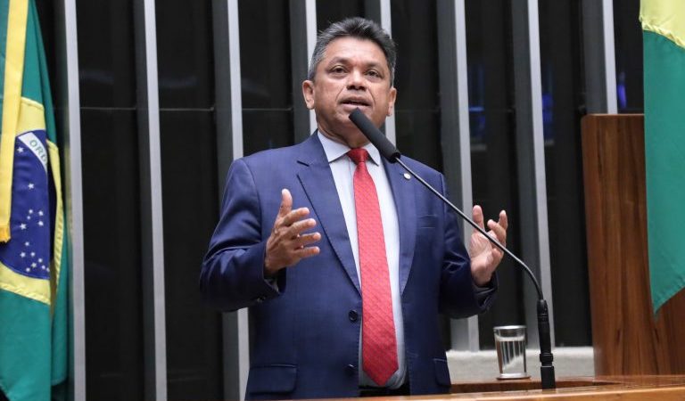 Comissão aprova projeto que cria programa de apoio à docência inclusiva