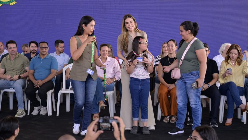 Primeira-dama Thaisa Cidade acompanha edição do Governo Presente na zona Norte de Manaus