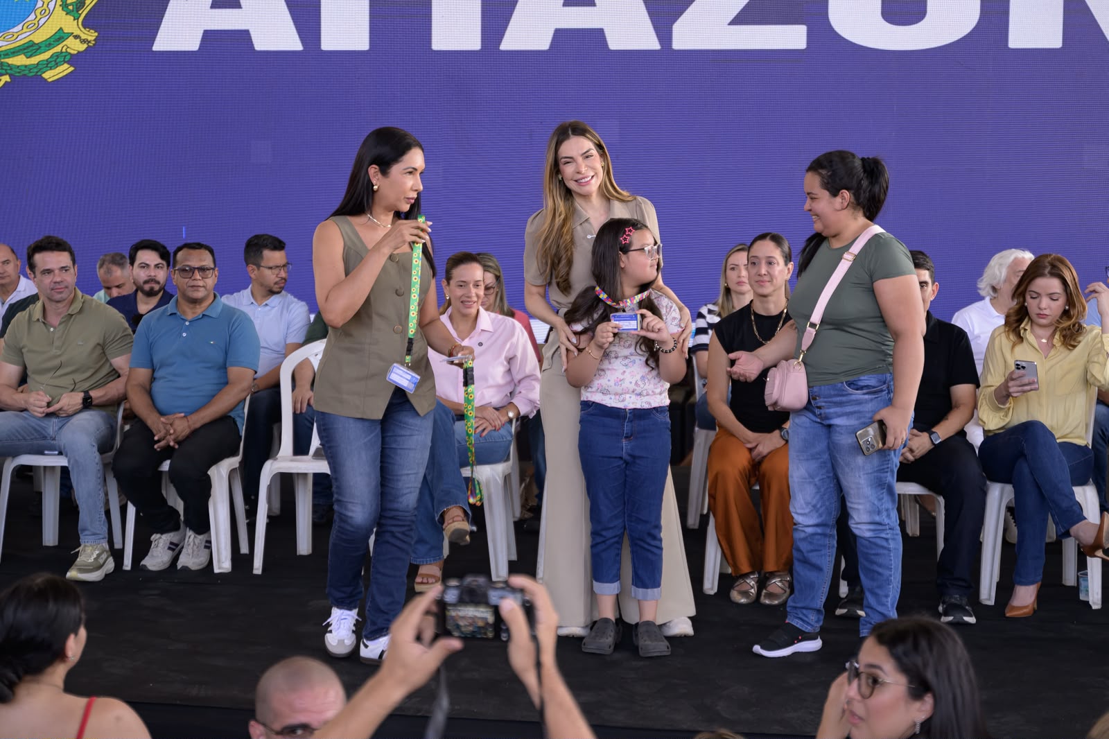 Primeira-dama Thaisa Cidade acompanha edição do Governo Presente na zona Norte de Manaus