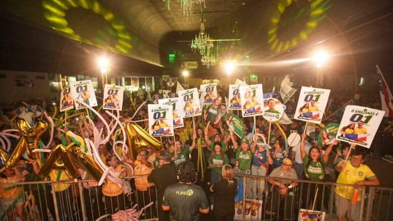 Festa verde e amarela: público começa a movimentar Ponta Negra para Convenção do PL
