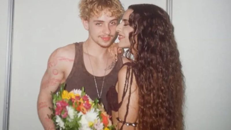 Marina Sena e Juliano Floss provam que término foi amigável