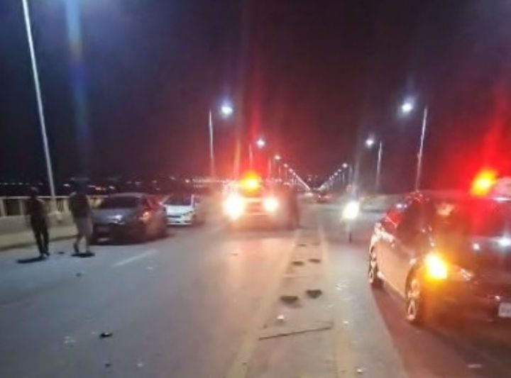 Motorista sai para verificar pane em carro, é atropelado por moto e morre